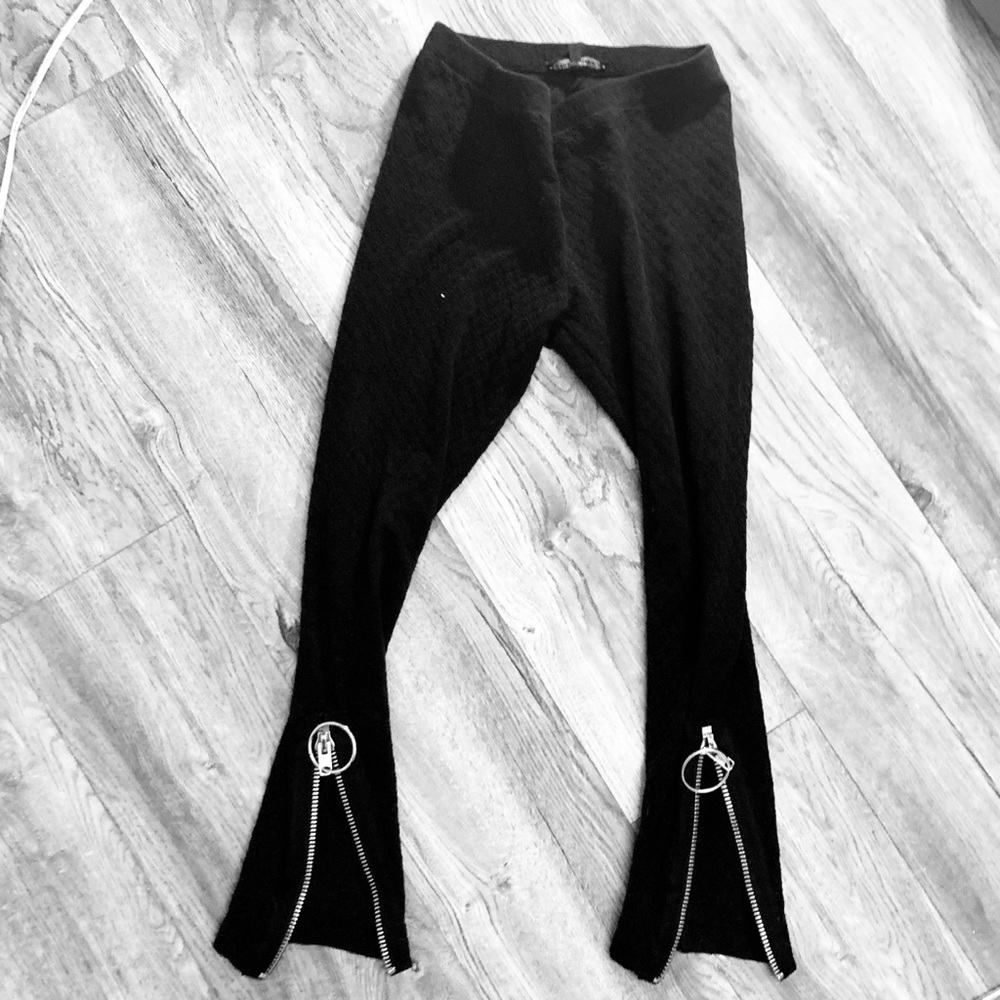 Leggings with silver hoops